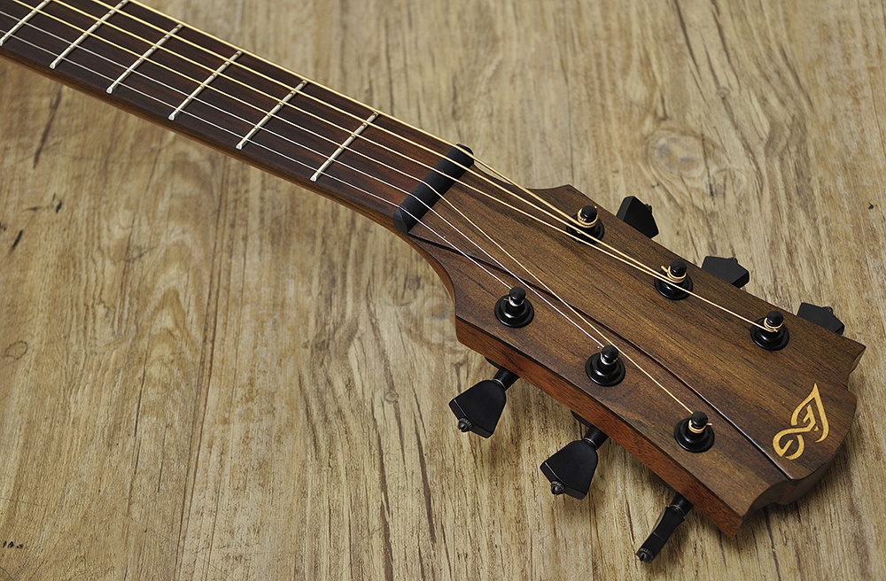 LAG Guitars Tramontane T318A_ヘッド