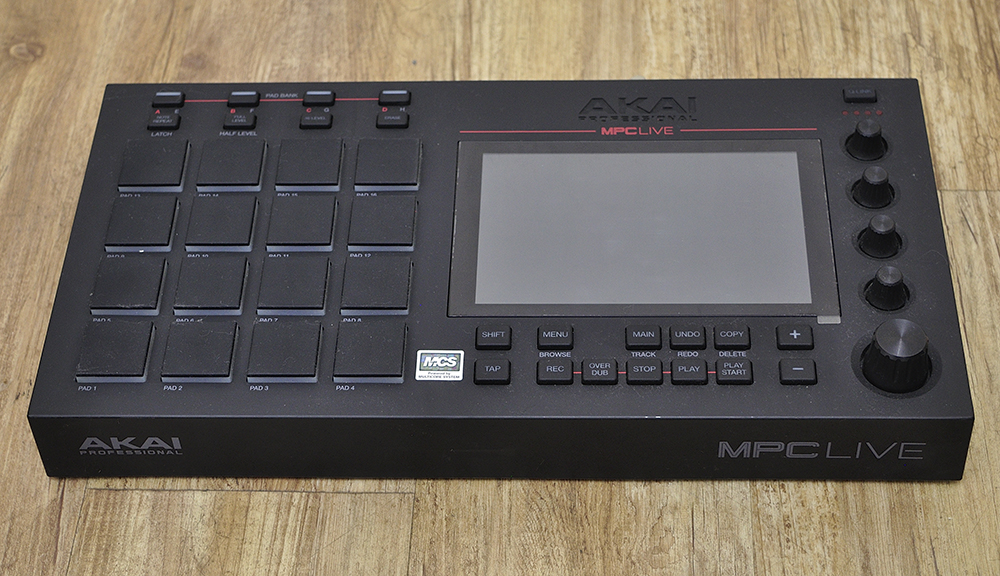 AKAI MPC LIVE_1