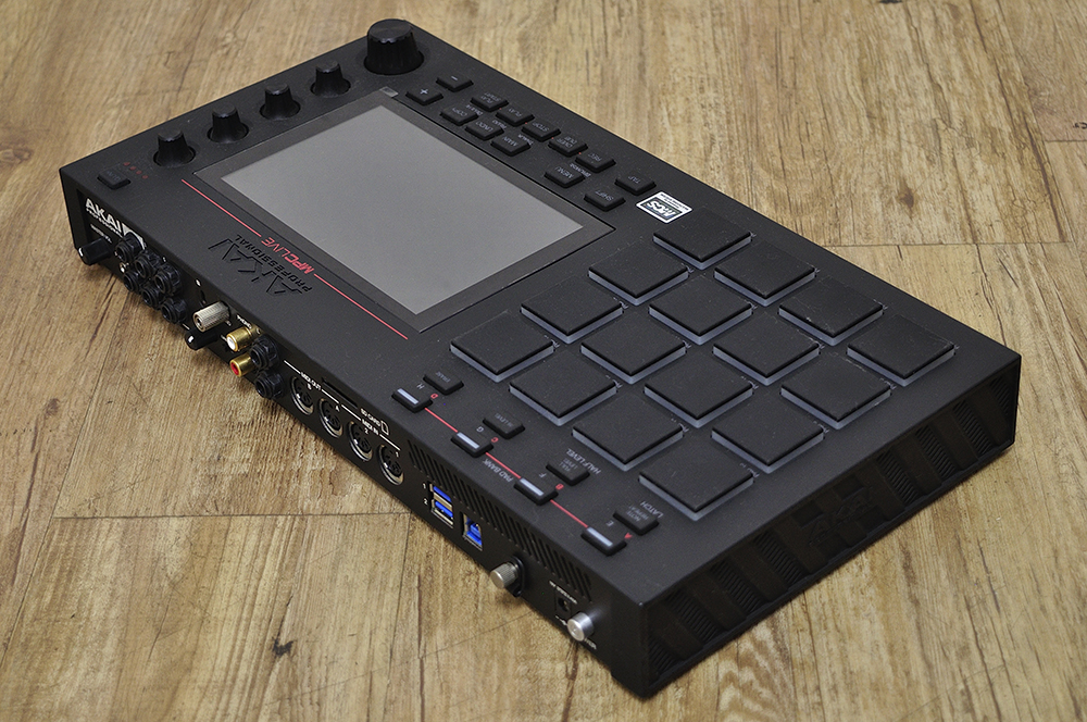 AKAI MPC LIVE_2