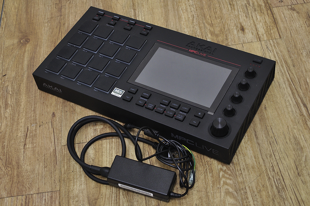 AKAI MPC LIVE_3