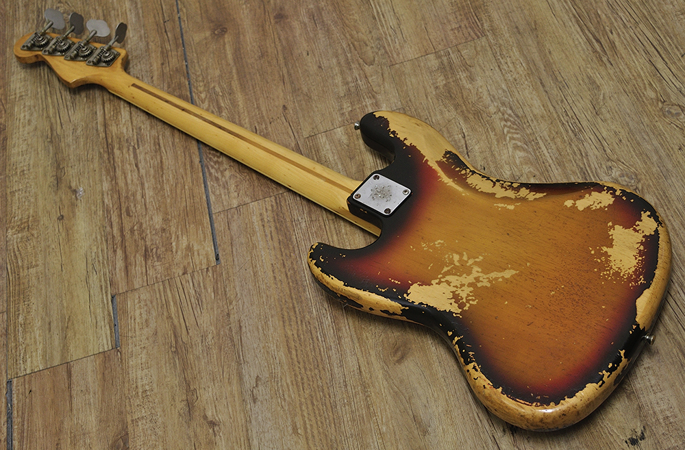 Fender 1974 Jazz Bass (2)