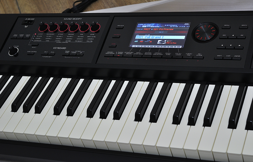 Roland FA-08_2