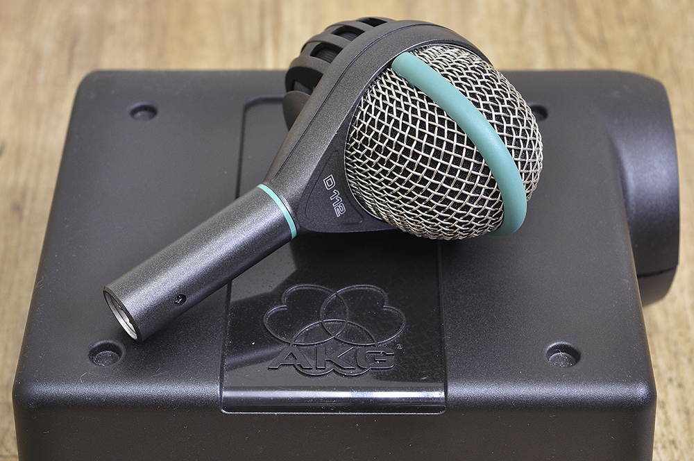 AKG D112 (2)