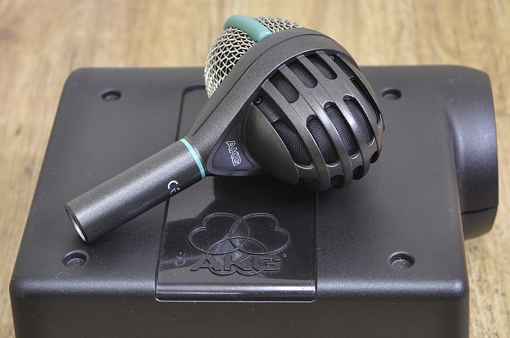 AKG D112 (3)