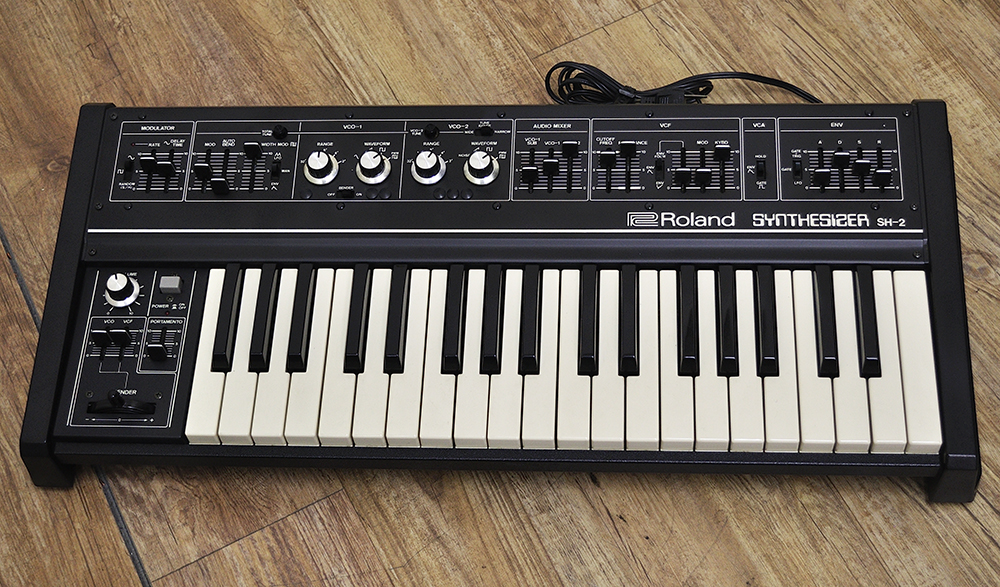 Roland SH-2 (2)