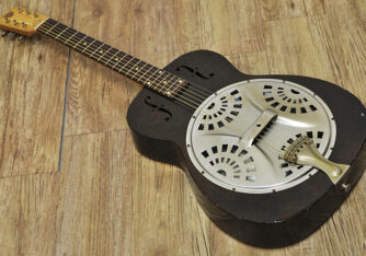 Dobro model 33