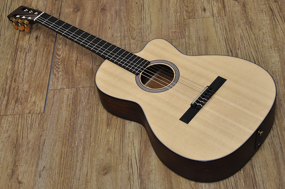 Martin-000C12-16E-Nylon_1.jpg