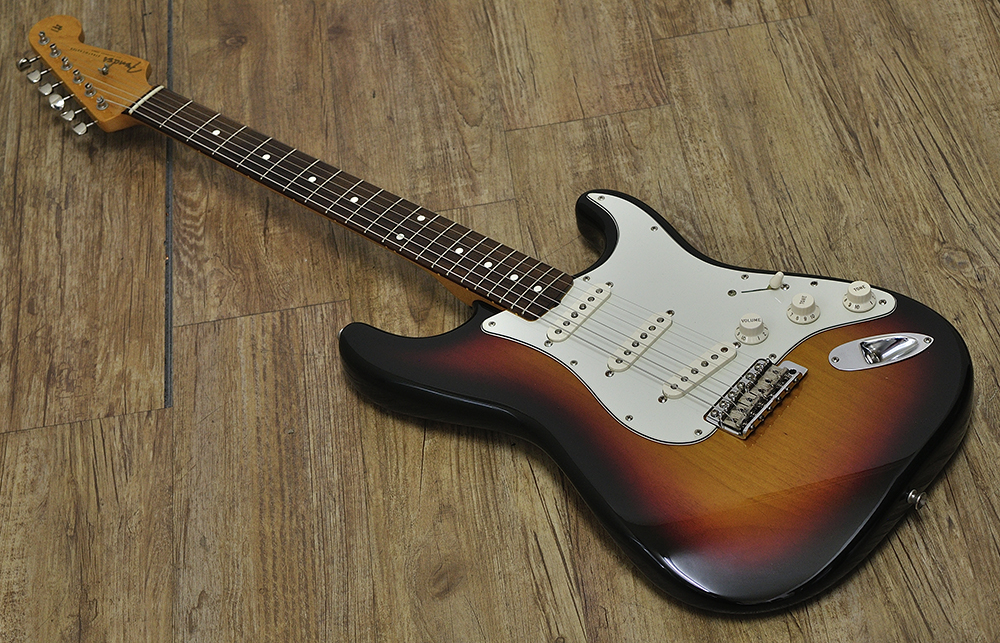 Fender American Vintage 1962 Stratocaster (3)