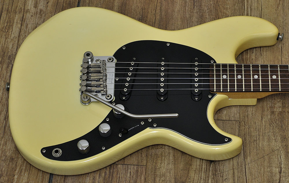 G&L Skyhawk 1987 Leo Fender Fine Tuner Vibrato (4)